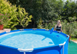 Ein sonniger Platz für einen Pool im Garten