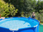 Ein sonniger Platz für einen Pool im Garten